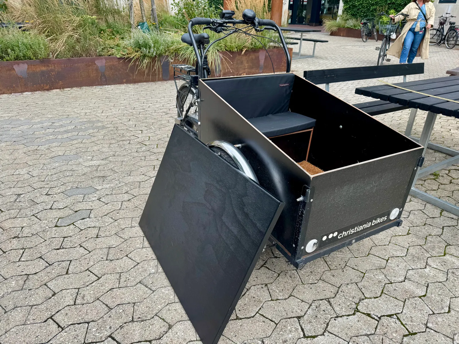 Handmade reinforced lid mounted on a Christiania cargo bike