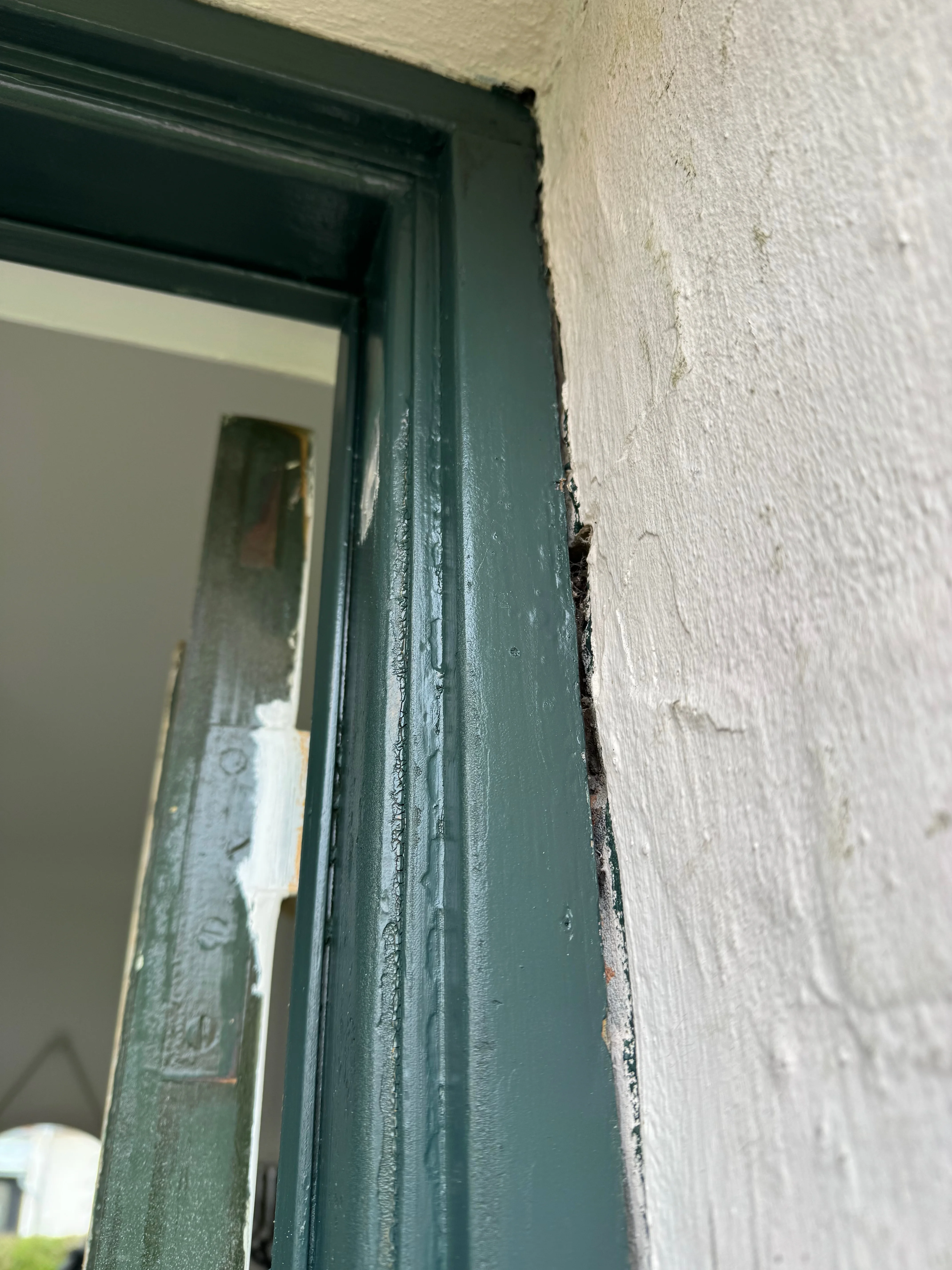 Malet karmbund med glat, ensartet overflade